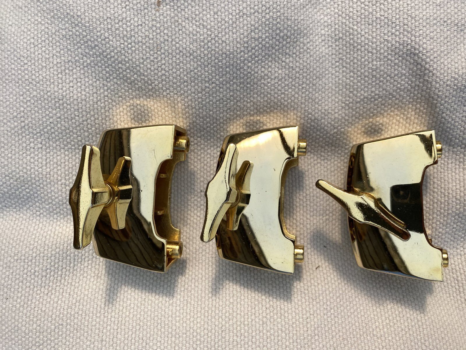 LB-40G Floortombracket gold 58mm.