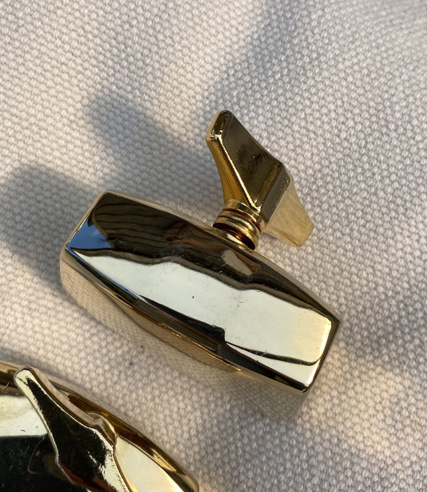 LB-40G Floortombracket gold 58mm.