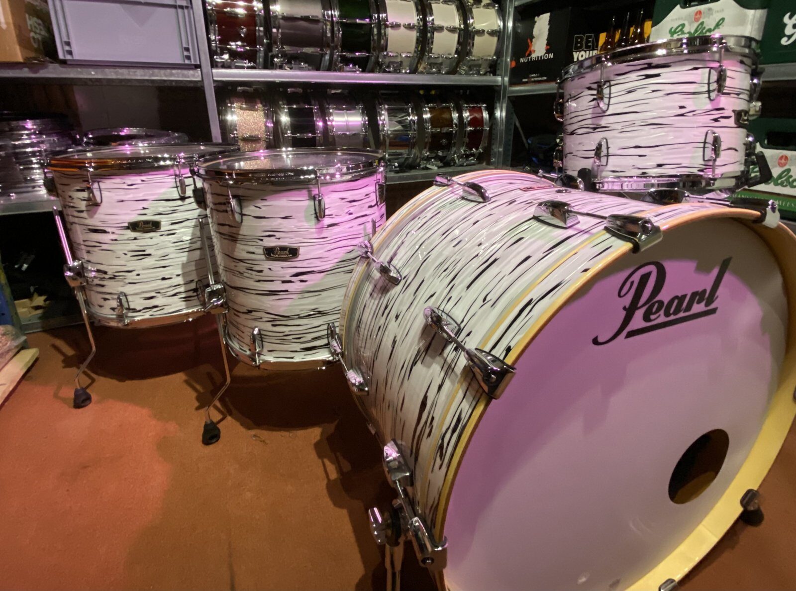 Pearl Woodfiberglass reissue 24-13-16-18” shellset #Black and White Oyster